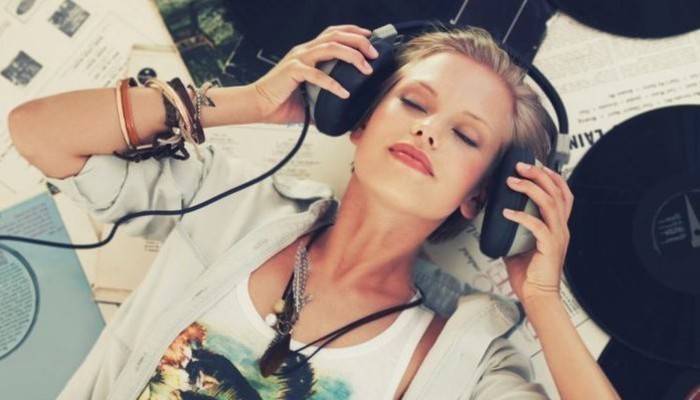 10 أسباب تحفزك على الاستماع إلى الموسيقى أهمها التخلص من الاكتئاب