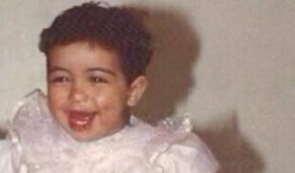 خمنوا من هي هذه الطفلة التي أصبحت فنانة شهيرة