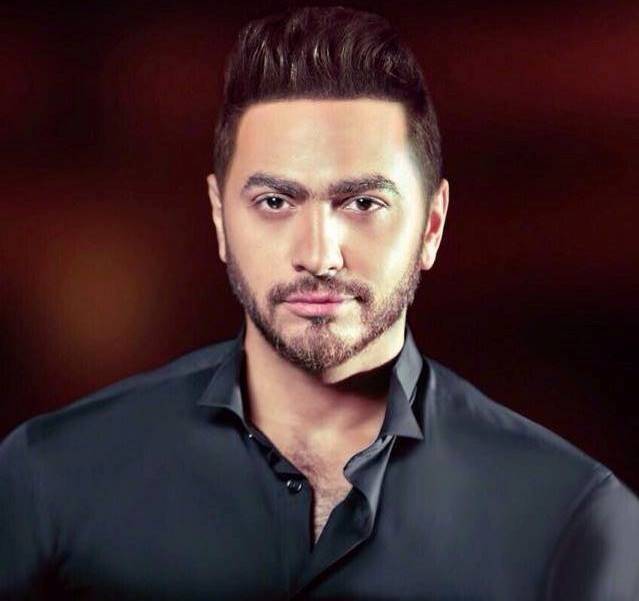 تامر حسني يشعل الأجواء في القاهرة الجديدة بأغاني ألبوم "عيش بشوقك"