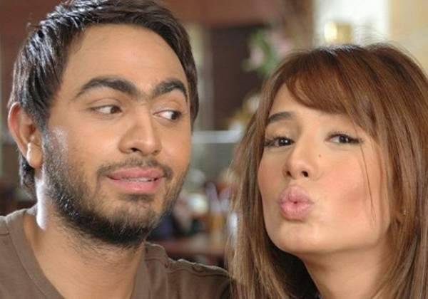 تامر حسني يغني لزينة امام زوجته بسمة بوسيل