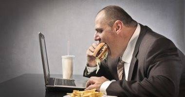 البدناء أقل استمتاعاً بتناول الطعام.. اعرف السبب