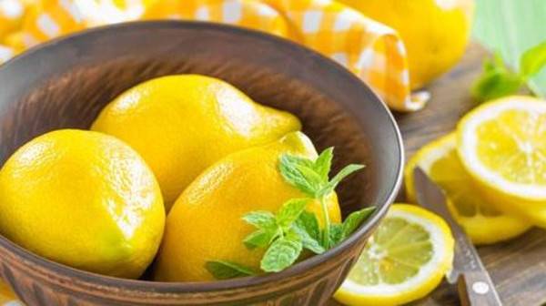 ما هي فوائد الليمون الحامض وأضراره؟