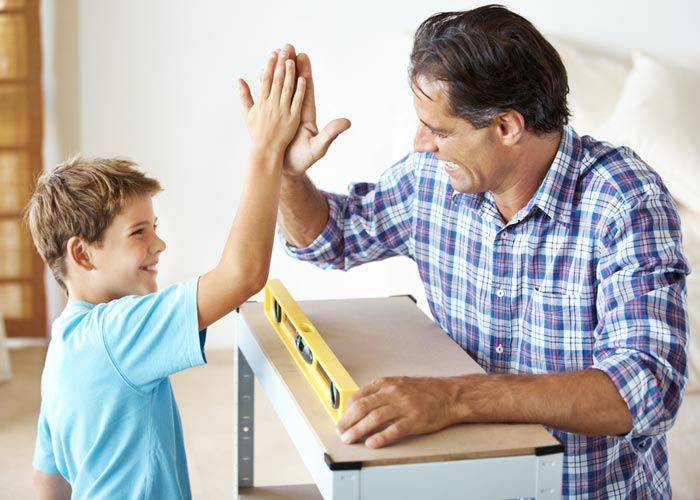 سلوكات عليك اتباعها لتعزيز ثقة طفلك بنفسه