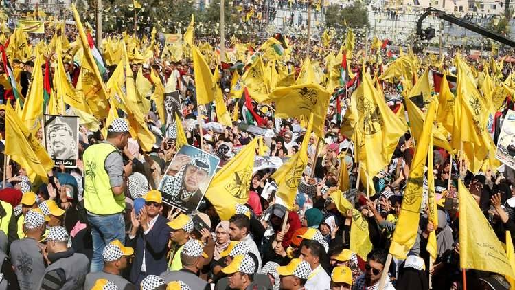 "فتح" تهاجم مهرجانا لإحياء ذكرى عرفات شارك فيه محمد دحلان