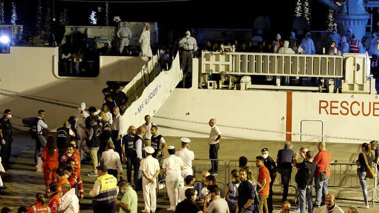 إيطاليا تتهم سفينة لإنقاذ المهاجرين بإلقاء نفايات سامة