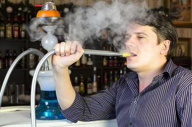 النرجيلة تقتل الملايين.. هذا ما تعنيه جلسة تدخين لمدة ساعة!