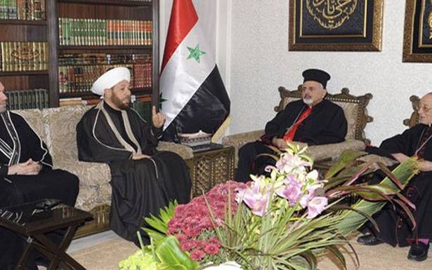 يونان التقى مفتي سوريا:

السوريون مثال للتآخي