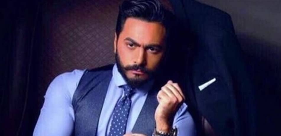 تامر حسني يُلبي طلب هذه الفتاة (صور)