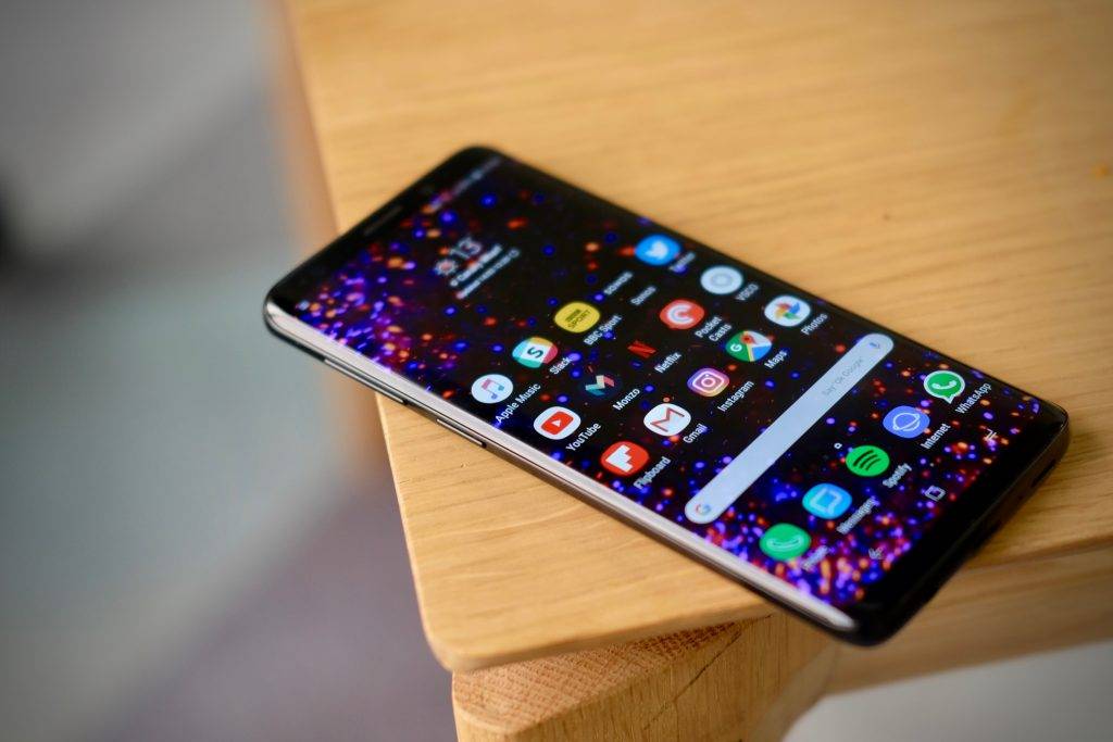 تعرف على الطراز الأرقى من هاتف Galaxy S10
