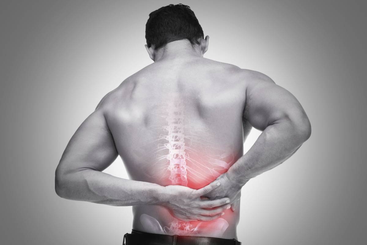 البرودة أم الدفء.. أيهما أفضل لمعالجة آلام الظهر؟
