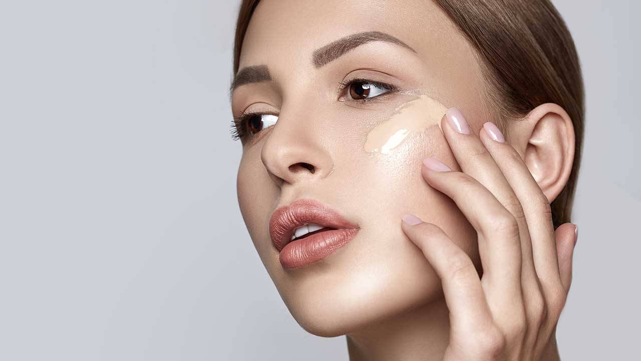 بودرة الوجه المائية... ماذا تعرفين عنها؟