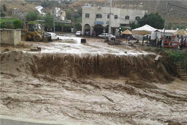 سيول وأضرار في الممتلكات والمزروعات بالقاع ومشاريعها (فيديو)