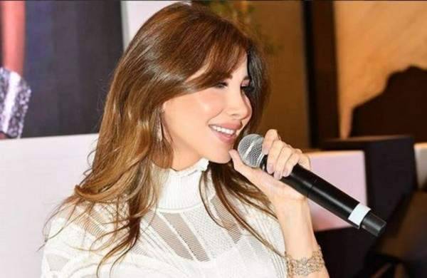 نانسي عجرم تظهر ببطن منتفخ في حفلها بدبي...