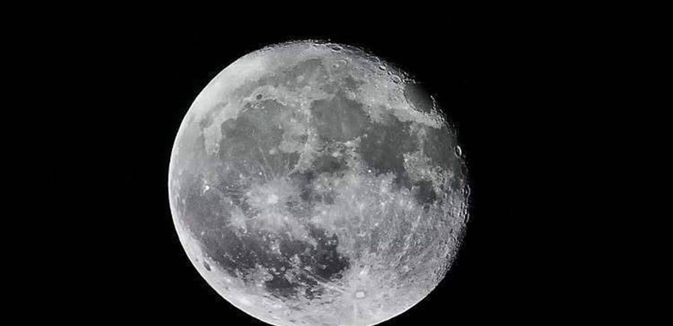 بعثة يابانية للبحث عن الماء في القمر
