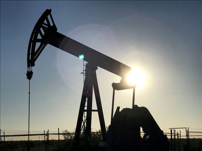 برنت يقفز فوق 60 دولارا بعد خسائر يوم الجمعة