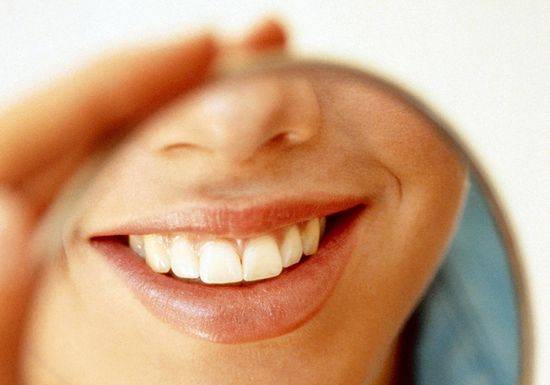مشاكل صحيّة كثيرة تكشفها شفاهك الجافة والمشققة