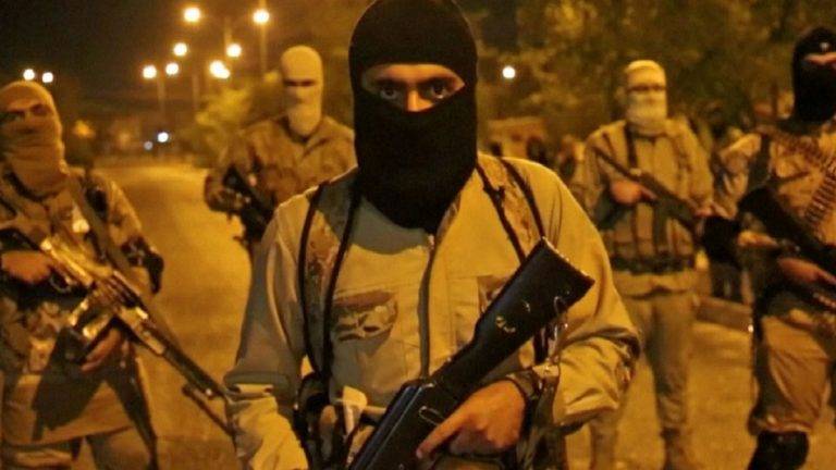 داعش يعدم مصريًا في سيناء بسبب “تعاونه مع أجهزة الأمن”