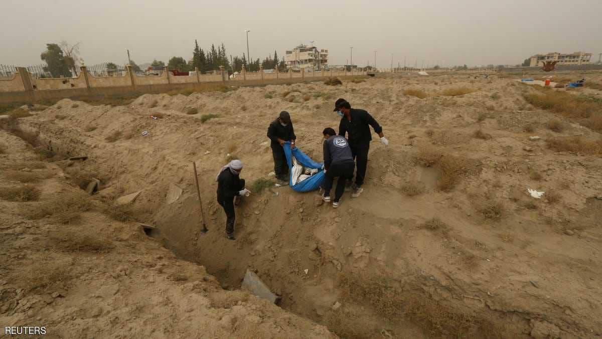 سوريا.. انتشال مزيد من الجثث من أكبر مقبرة جماعية بالرقة