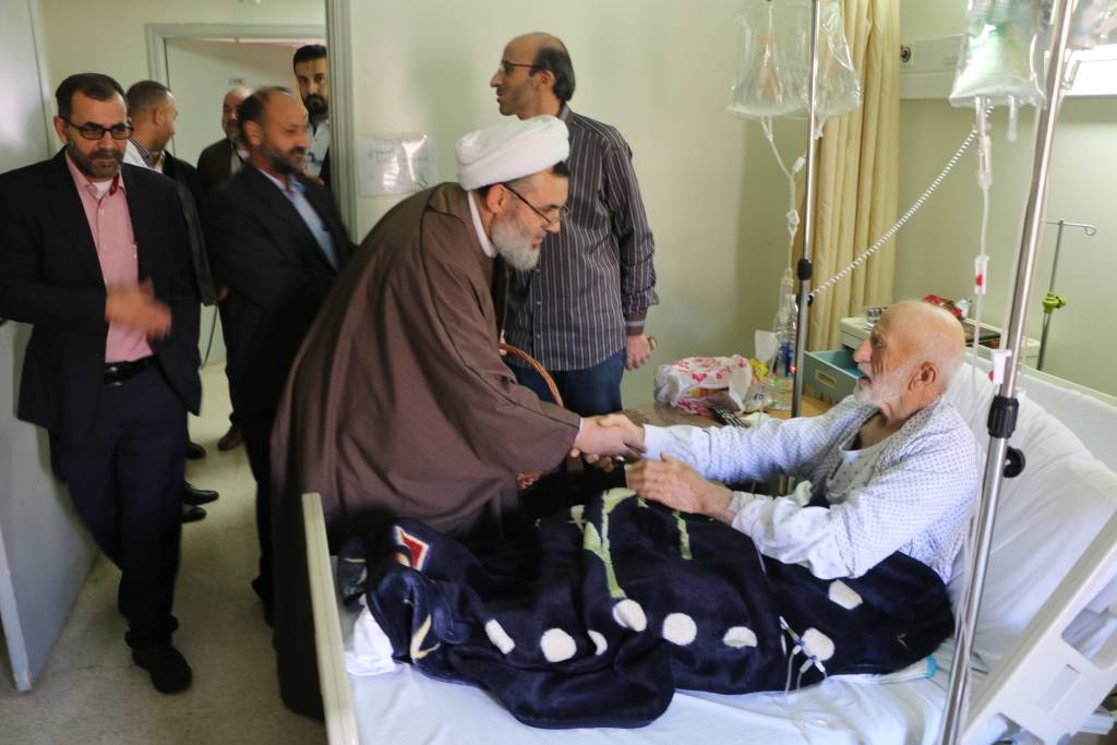 مسؤول حزب الله بقاعا جال على مرضى مستشفى البقاع الغربي