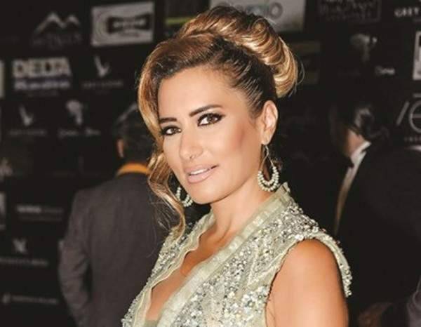 الموت يفجع الاعلامية كارين سلامة!