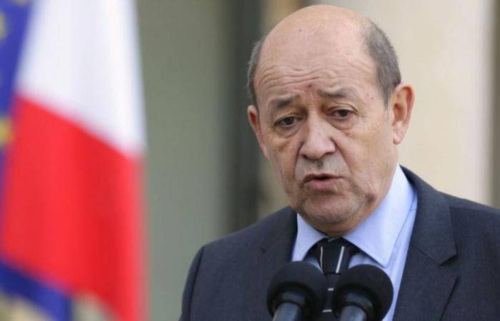 لودريان حث روسيا وأوكرانيا على ضبط النفس