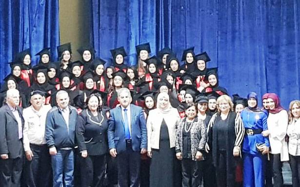 تخريج طالبات «مُتوسّطة» صور الرسمّية للبنات