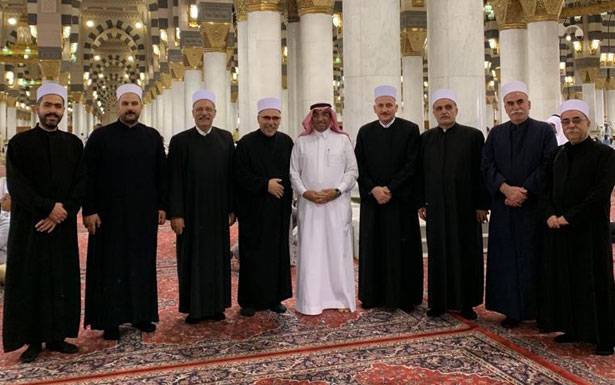 وفد ديني درزي ادّى مناسك العمرة من اول زيارة تاريخية الى مكة المكرّمة