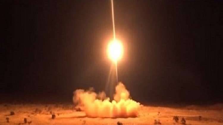 الحوثيون يعلنون أنهم قتلوا طيارين في قصف صاروخي استهدف مهبط مروحيات أباتشي بالسعودية