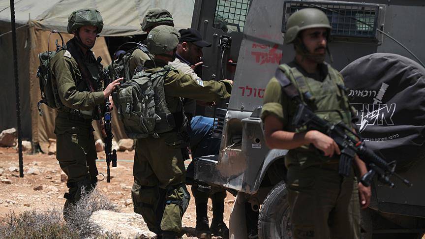 قوات الاحتلال تعتقل 10 فلسطينيين في الضفة الغربية