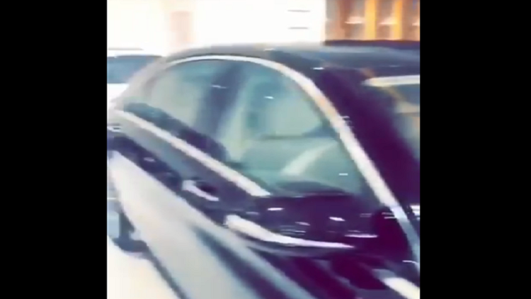 شاهد ماذا فعل طفل سعودي بسيارة "مرسيدس" أهداها له محمد بن سلمان