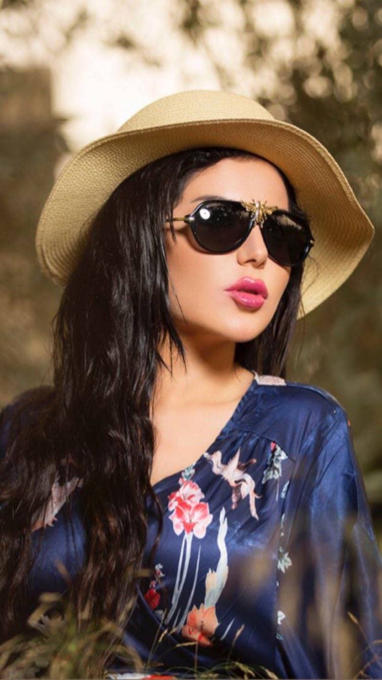 حليمة بولند تكشف عن مرضها.. وجمهورها يسخر منها