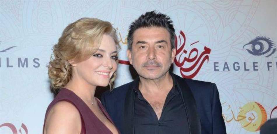 مشهدٌ مؤثّر: زوجة عابد فهد تبكي.. وهكذا واساها! (فيديو)