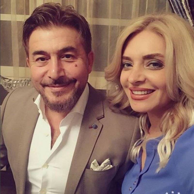 مشهدٌ مؤثّر: زوجة عابد فهد تبكي.. وهكذا واساها! (فيديو)