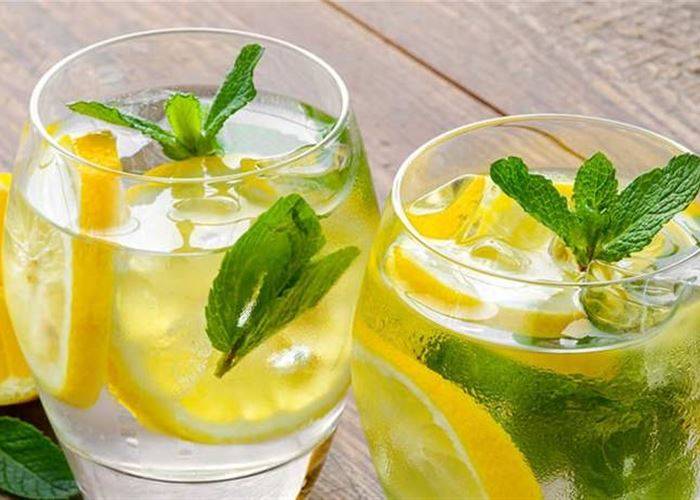 فوائد مذهلة.. تناولوا الماء والحامض على معدة فارغة!