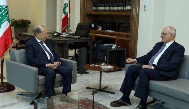 وضع رئيس الجمهوريّة في تفاصيل الإستحقاقات الماليّة

خــلـيـل : الــدولـــة ووزارة المــــال مُـلـتزمتان بــــدفع

المستحقات للرواتـــب والأجـــور والمـتـــقاعديـن والــــديون