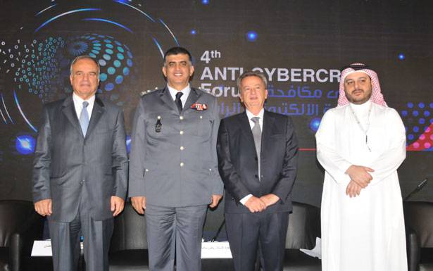 «ملتقى مكافحة الجريمة الالكترونية» الرابع في الفينيسيا

سلامة : العملة الرقمية سيطلقها مصرف لبـــنان عام 2019

بالليرة اللبنانية واستعمالها محــلـي لتفعيل التكنولوجيا الماليــــة