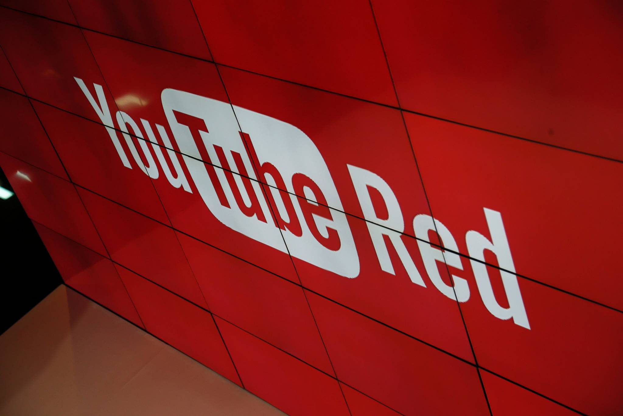 اليوتيوب ستجعل محتواها الأصلي مجانيًا لجميع المستخدمين إبتداء من العام  2019