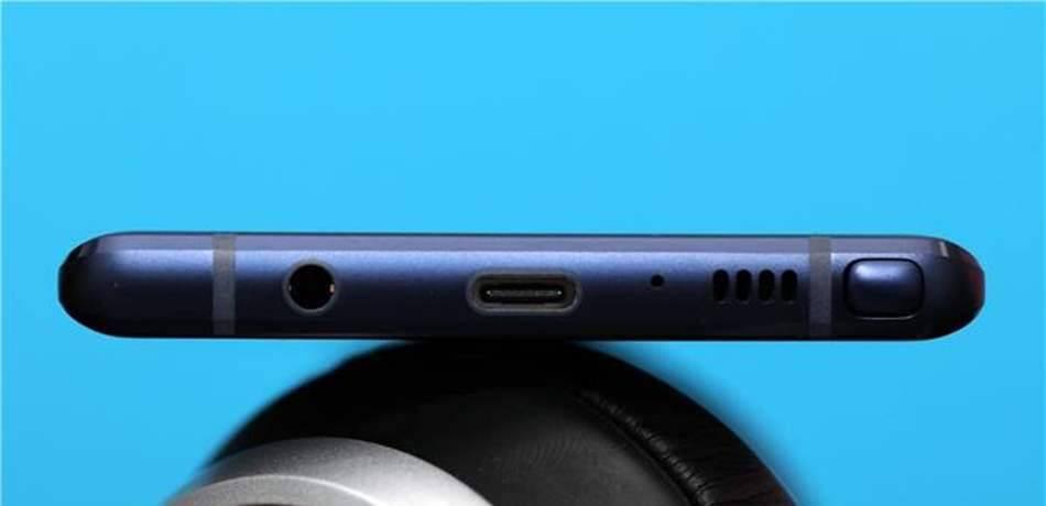 سامسونغ قد تستغني عن منفذ 3.5 ملم في هاتف Galaxy A8s