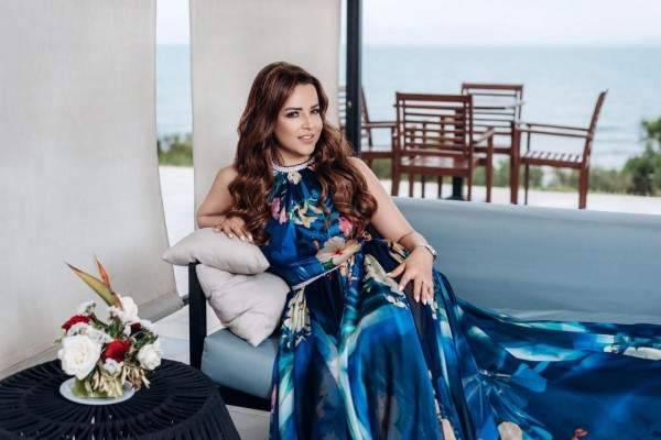 آمنة فاخر تطلق جديدها 