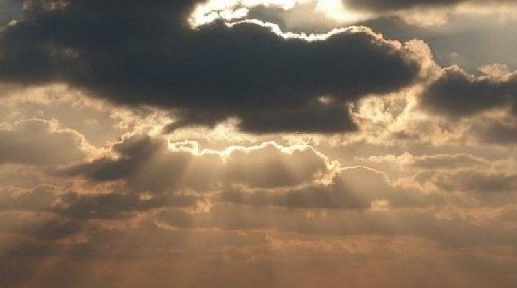 الطقس غدا غائم جزئيأ وانخفاض بدرجات الحرارة مع ضباب على المرتفعات