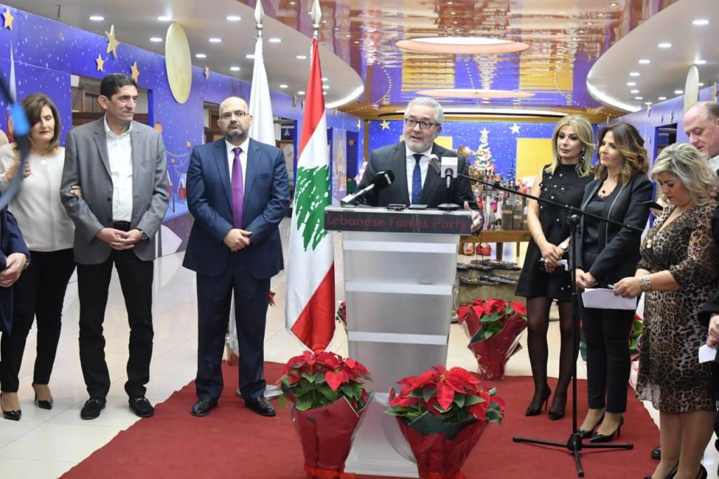 أبي اللمع ممثلا جعجع في افتتاح معرض جهاز تفعيل دور المرأة: القوات تقوم بعمل جبار على المستوى التشريعي لتأمين حقوق المرأة