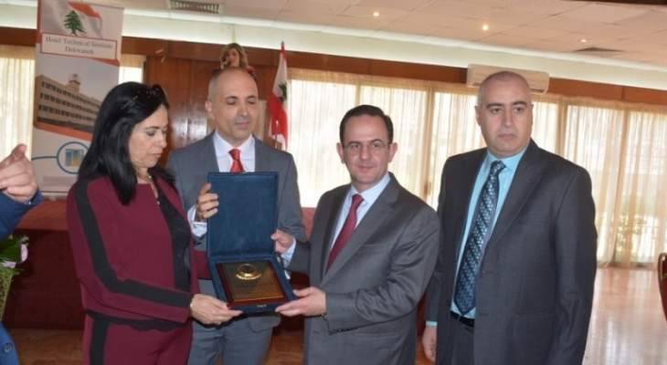 كيدانيان تفقد المدرسة الفندقية: تشكو الاهمال وهي مهمة في القطاع السياحي