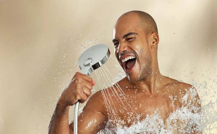 للاستحمام بالماء البارد فوائد.. تعرف إليها!