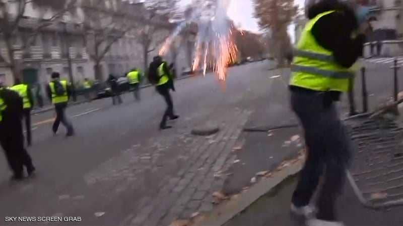 تجدد مواجهات باريس واعتقال العشرات من "السترات الصفراء"