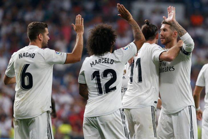 ريال مدريد لعب موسماً بـ «4 كرات ذهبية» دون أن يحصد أي لقب.. ورئيس النادي كان الضحية
