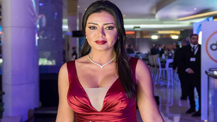 رانيا يوسف تعلق على فستانها المثير للجدل.. وأول إجراء رسمي بحقها!