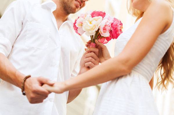 تجنبي طرح هذه المواضيع في أول لقاء خلال الخطوبة!وما هو أكثر سؤال يكرهه الرجل؟