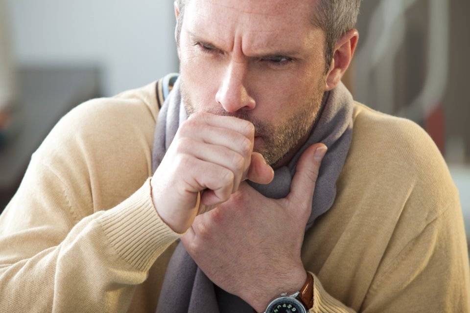 كيف توقف السعال... اكتشف الحلول الصحية؟