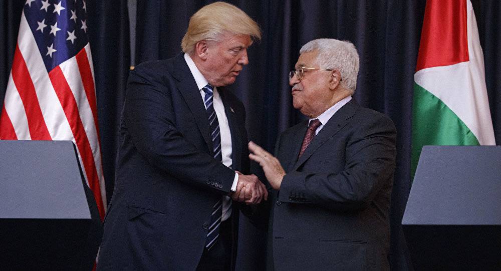 صحيفة عبرية: أمريكا تعمل على استمرار المساعدات المالية للسلطة الفلسطينية