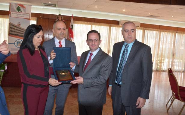 كيدانيان يتفقد المدرسة الفندقية: لتزويد
المؤسسات التربوية بمعدات تدريب حديثة